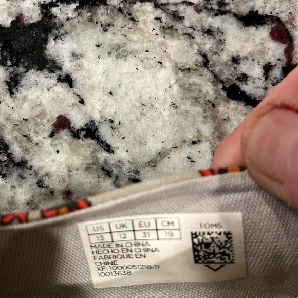 Toms Sesame Street Elmo printed canvas shoes size 13 - Picture 3 of 4